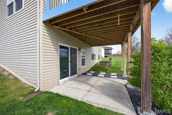 $490,000 | 527 Columbia Downs Drive, Lake St. Louis, MO 63367
