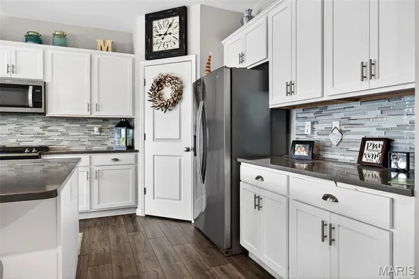 $490,000 | 527 Columbia Downs Drive, Lake St. Louis, MO 63367