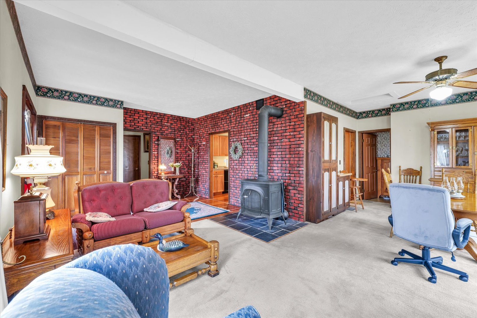 13809 Pine Road Dewitt, IL 61735 - Photo 22 of 46 a living room with furniture and a window