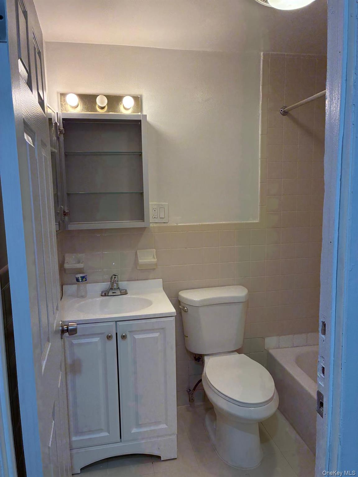 122-52 Springfield Boulevard Queens, NY 11413 - Photo 7 of 25