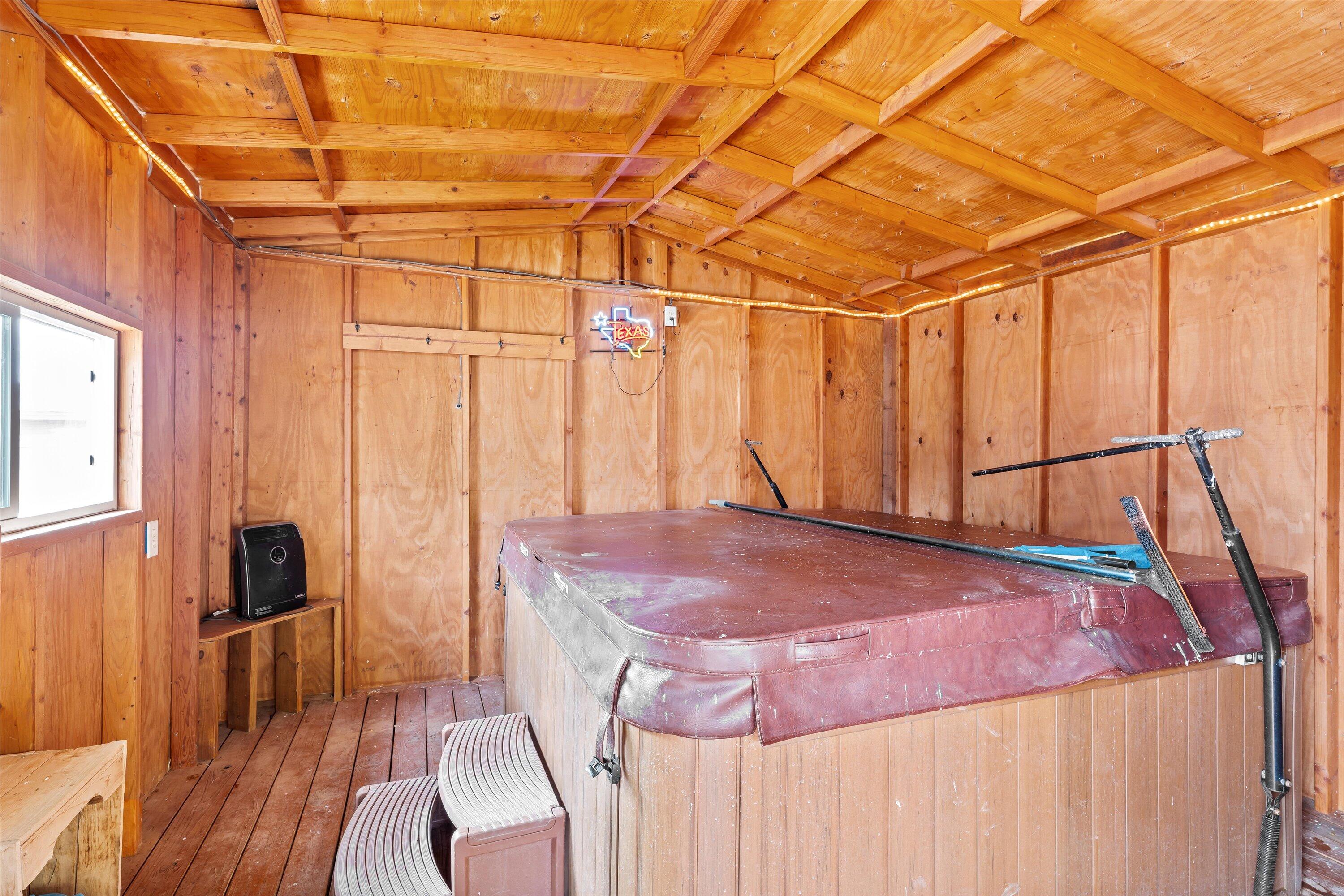 116 East 26th Street Littlefield, TX 79339 - Photo 39 of 40 a room with a bed and a table