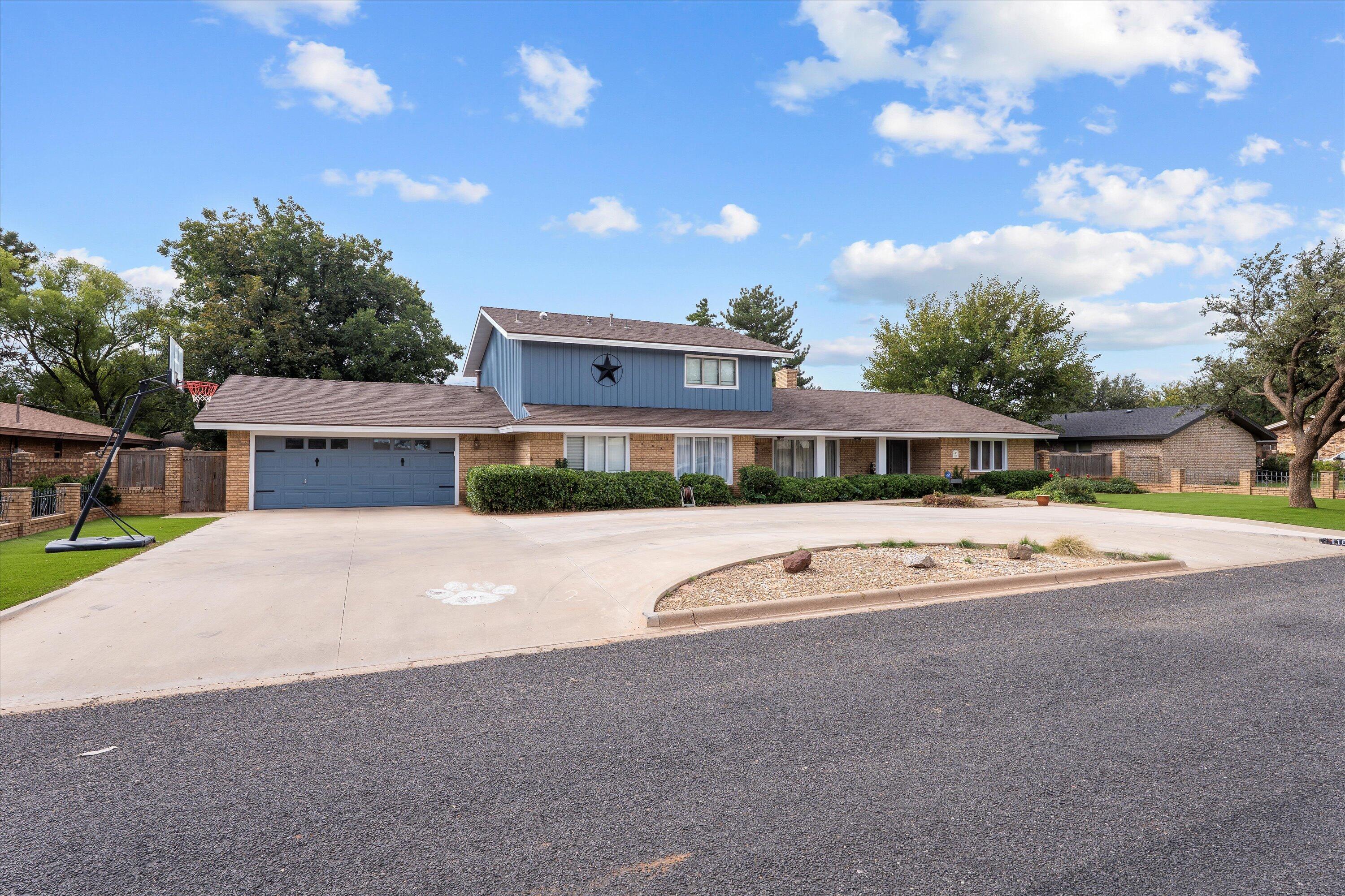 116 East 26th Street Littlefield, TX 79339 - Photo 7 of 40 a house view with a garden space