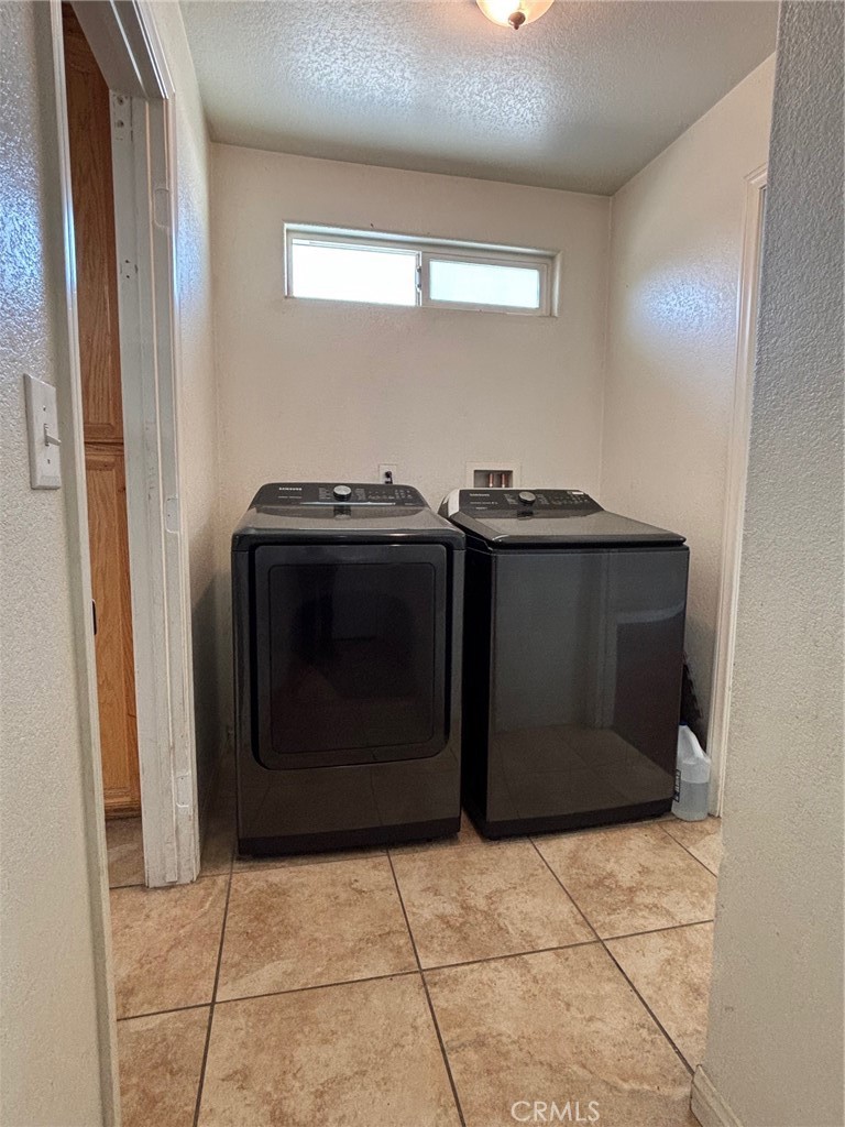 14980 Pendleton Street Hesperia, CA 92345 - Photo 11 of 27 a kitchen with a stove