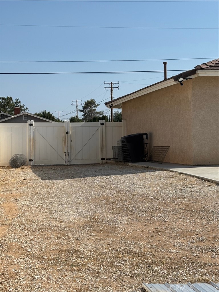 14980 Pendleton Street Hesperia, CA 92345 - Photo 25 of 27 a view of a backyard