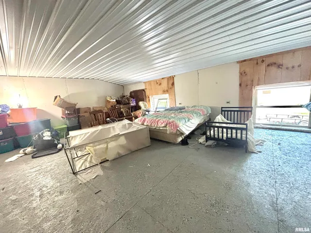 $215,000 | 257 County Highway 16, Xenia, IL 62899