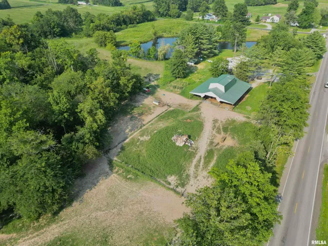 $215,000 | 257 County Highway 16, Xenia, IL 62899