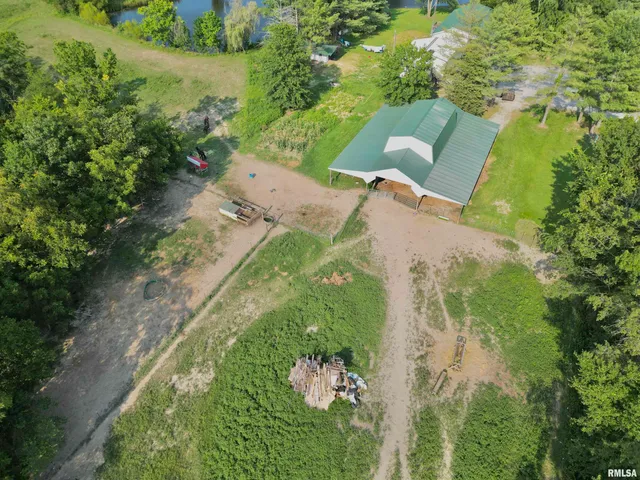 $215,000 | 257 County Highway 16, Xenia, IL 62899