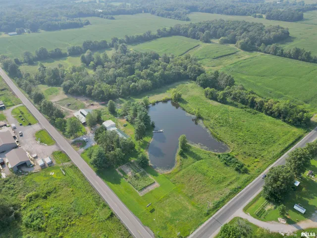 $215,000 | 257 County Highway 16, Xenia, IL 62899