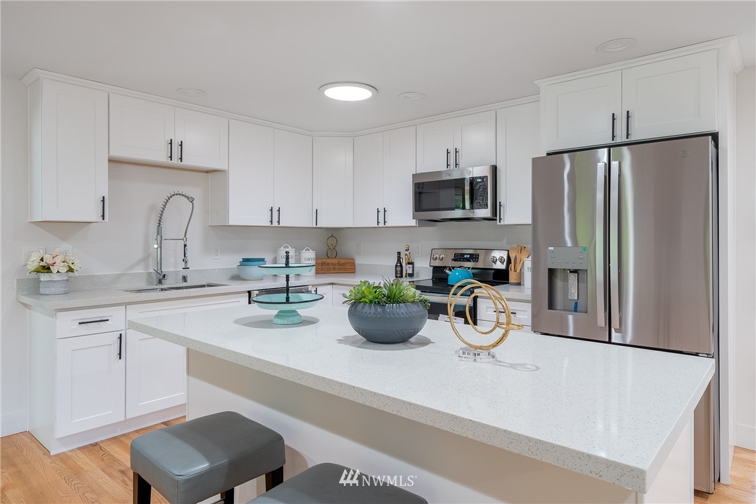 4520 Northeast 24th Street Renton, WA 98059 - Photo 6 of 20