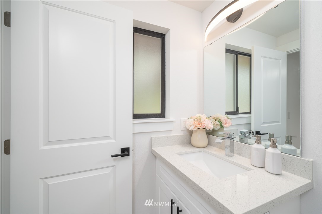 4520 Northeast 24th Street Renton, WA 98059 - Photo 9 of 20