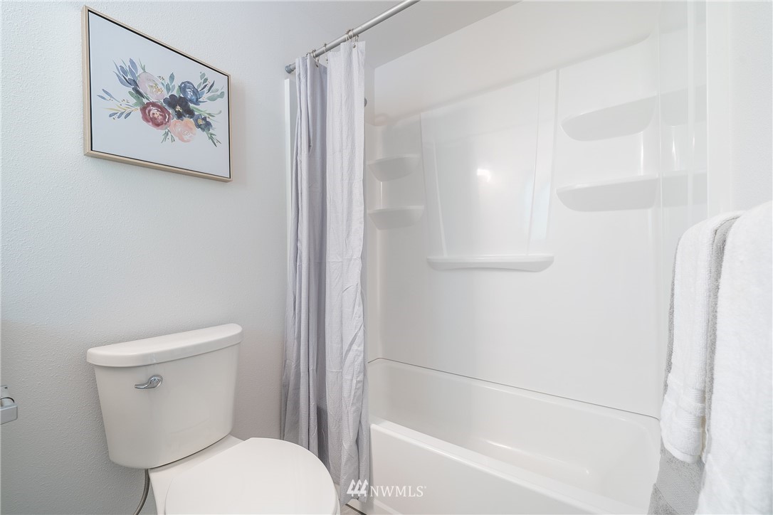 4520 Northeast 24th Street Renton, WA 98059 - Photo 10 of 20