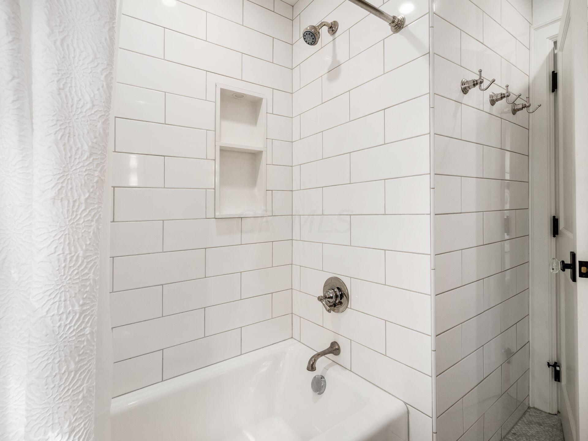 2070 Fairfax Road Columbus, OH 43221 - Photo 34 of 59 031_60b567_N 7020 Fairfax 096