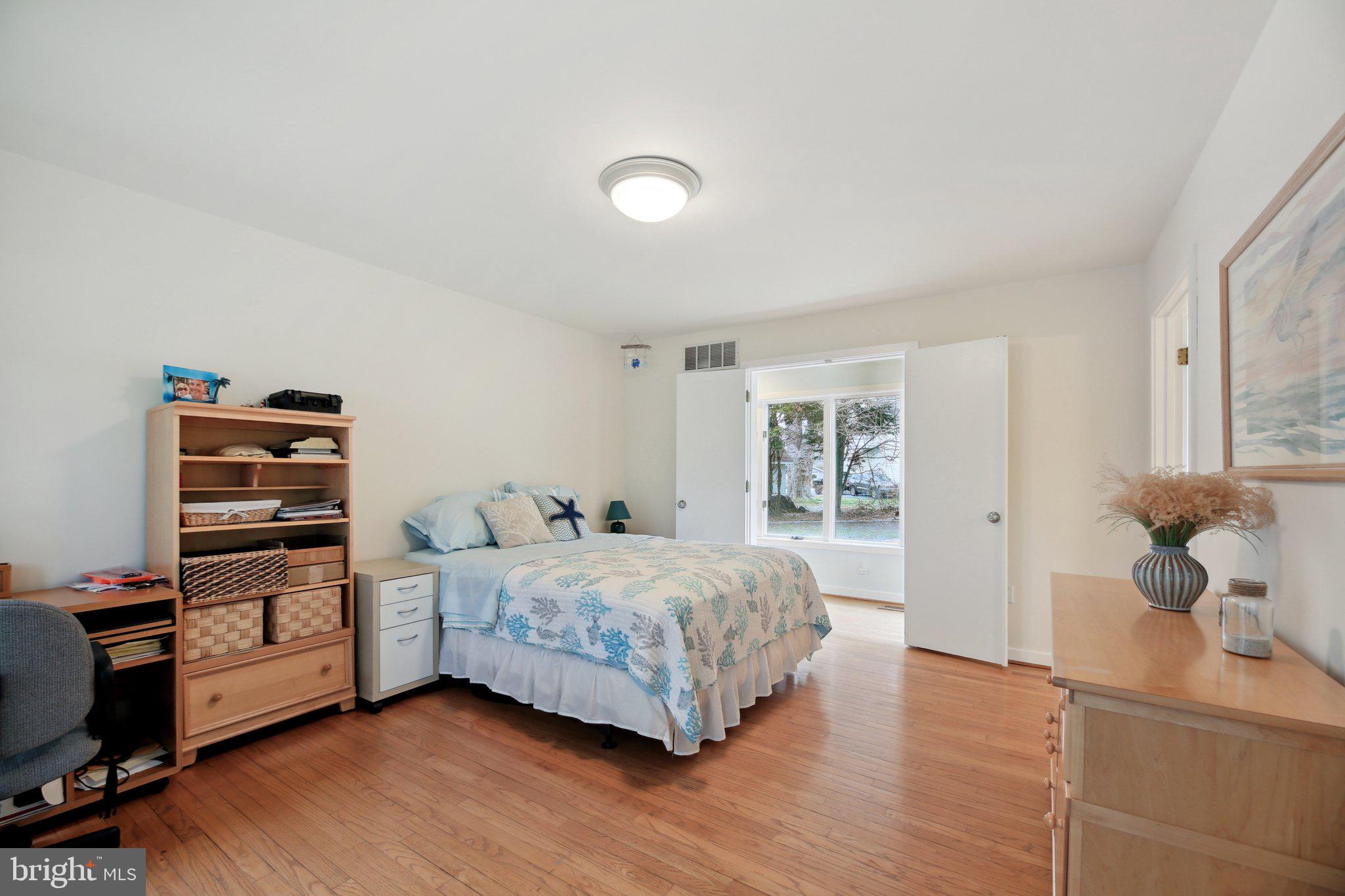1601 Cliff Drive Edgewater, MD 21037 - Photo 38 of 86 Main Level Bedroom