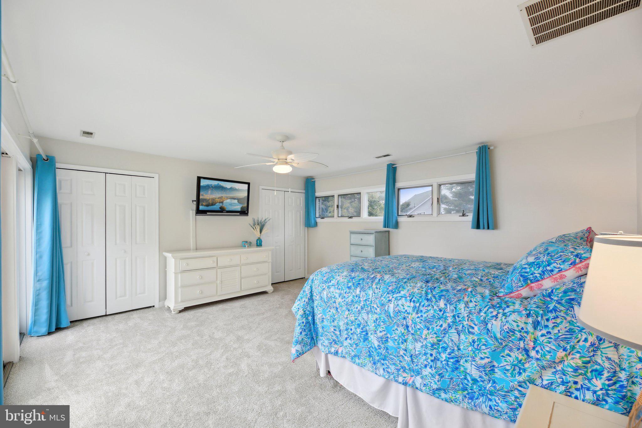 1601 Cliff Drive Edgewater, MD 21037 - Photo 43 of 86 a bedroom with a bed and a couch