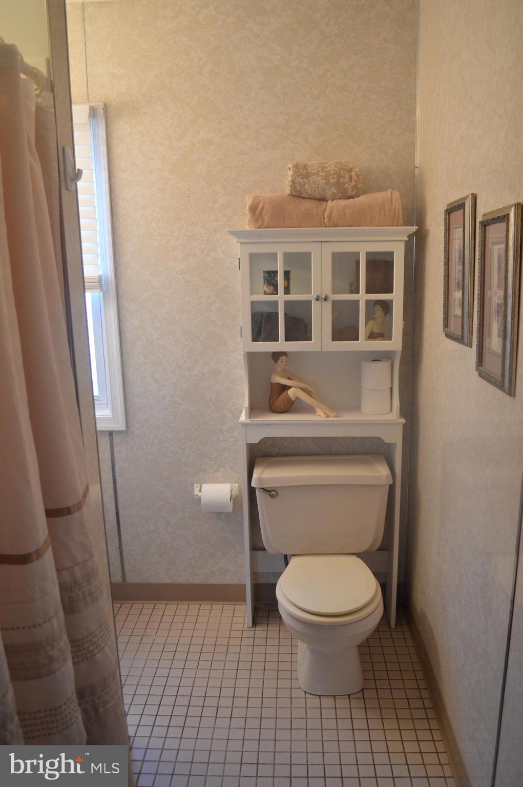 162 Ridge Boulevard Brookhaven, PA 19015 - Photo 22 of 39 Primary Bedroom full bath