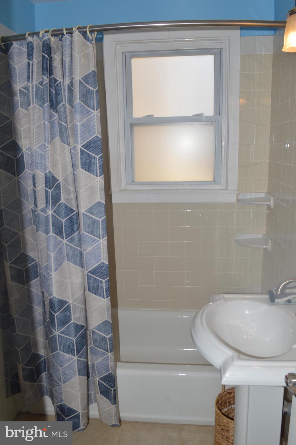 162 Ridge Boulevard Brookhaven, PA 19015 - Photo 27 of 39 Hall Bath