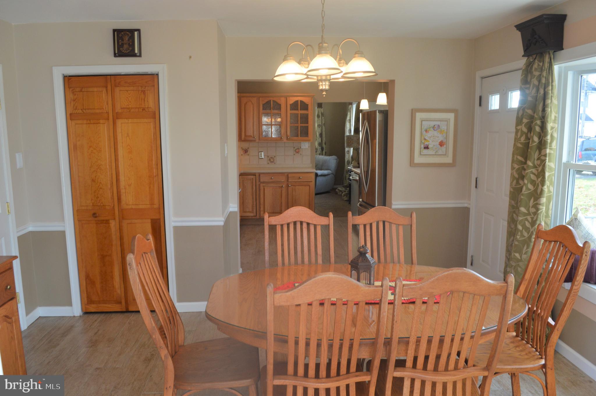 162 Ridge Boulevard Brookhaven, PA 19015 - Photo 4 of 39 Dining room with closet door