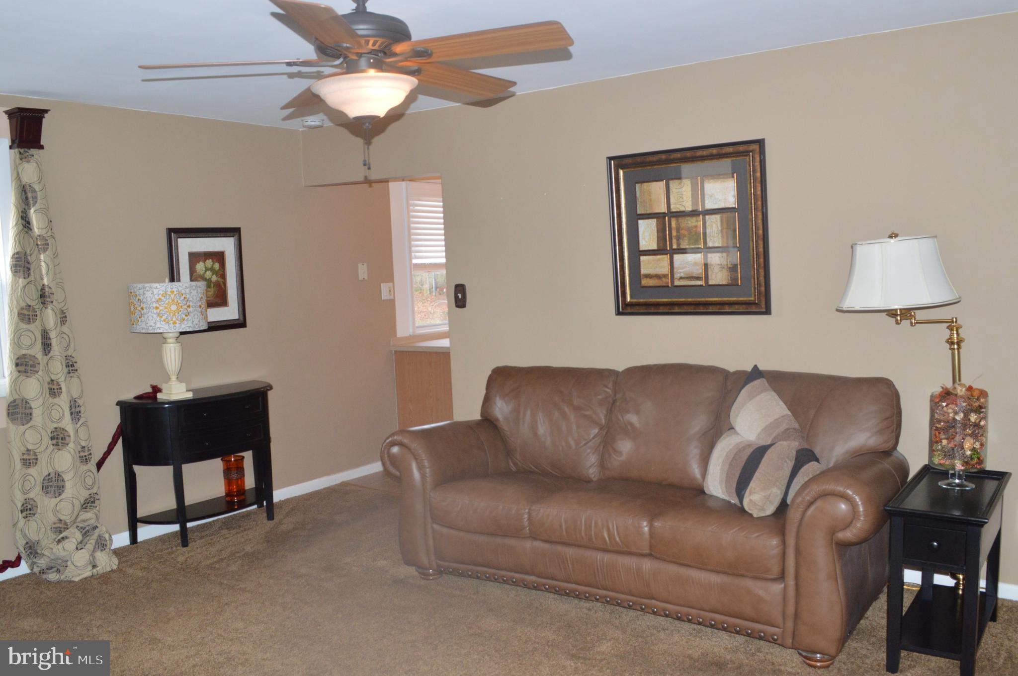 162 Ridge Boulevard Brookhaven, PA 19015 - Photo 7 of 39 Living room