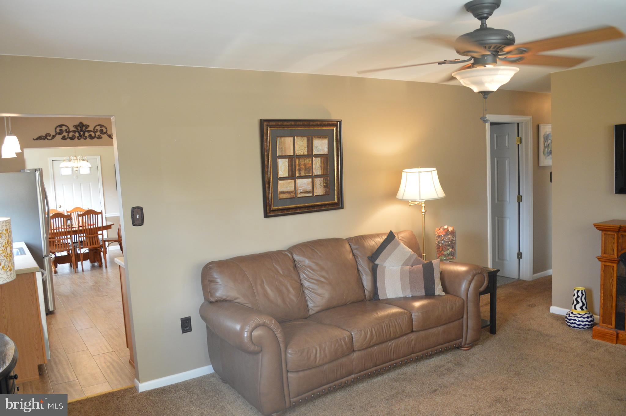 162 Ridge Boulevard Brookhaven, PA 19015 - Photo 8 of 39 Living room