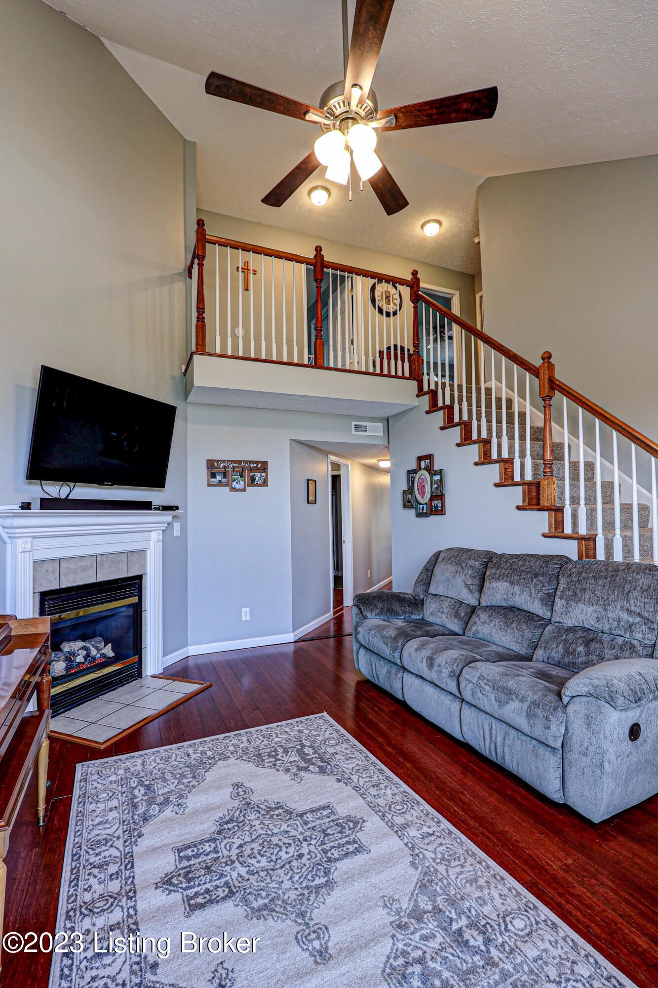 11104 Meadow Run Road Louisville, KY 40229 - Photo 7 of 39 Great Room 2