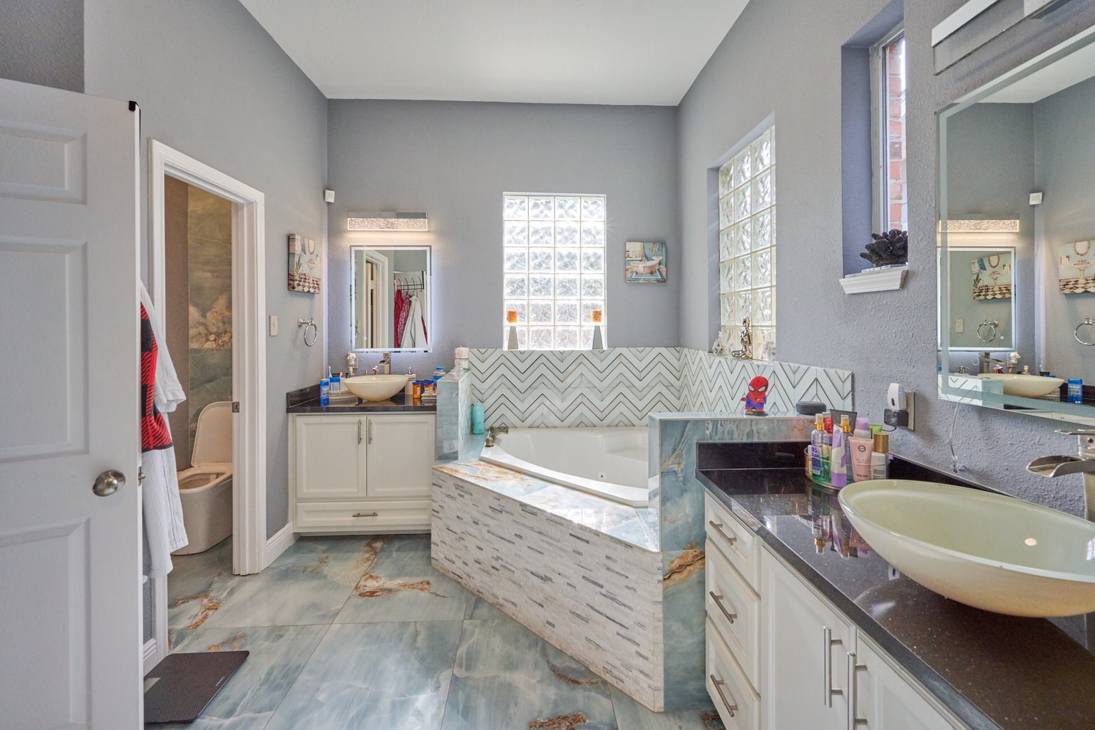 5359 Allen-Genoa Road Houston, TX 77034 - Photo 11 of 21 Primary Bedroom Bathroom