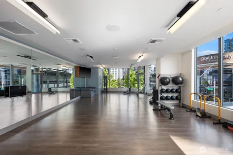 $1,390,000 | 2510 6th Avenue, Unit 2502, Seattle, WA 98121