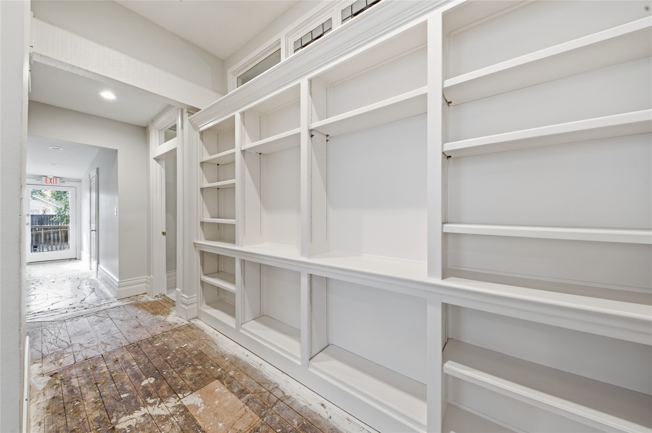 1007 Heights Boulevard Houston, TX 77008 - Photo 20 of 50 a view of an empty walk in closet