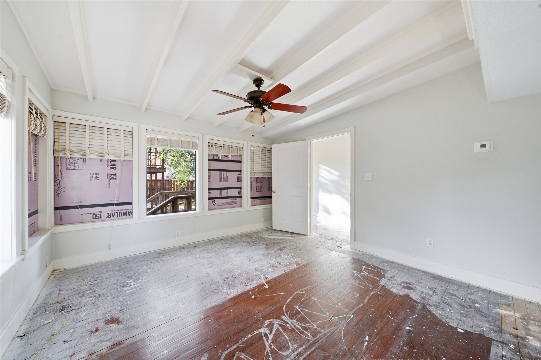 1007 Heights Boulevard Houston, TX 77008 - Photo 28 of 50 an empty room with chandelier fan and windows