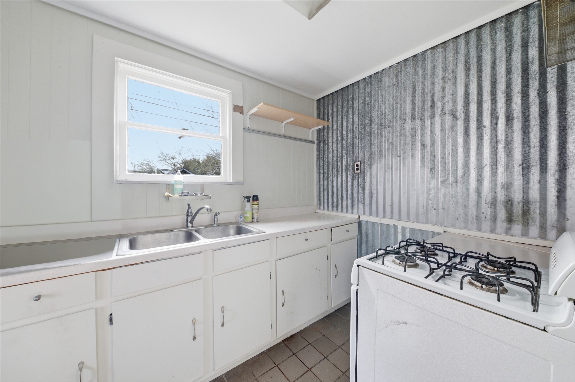 1007 Heights Boulevard Houston, TX 77008 - Photo 41 of 50 a utility room with sink dryer and washer