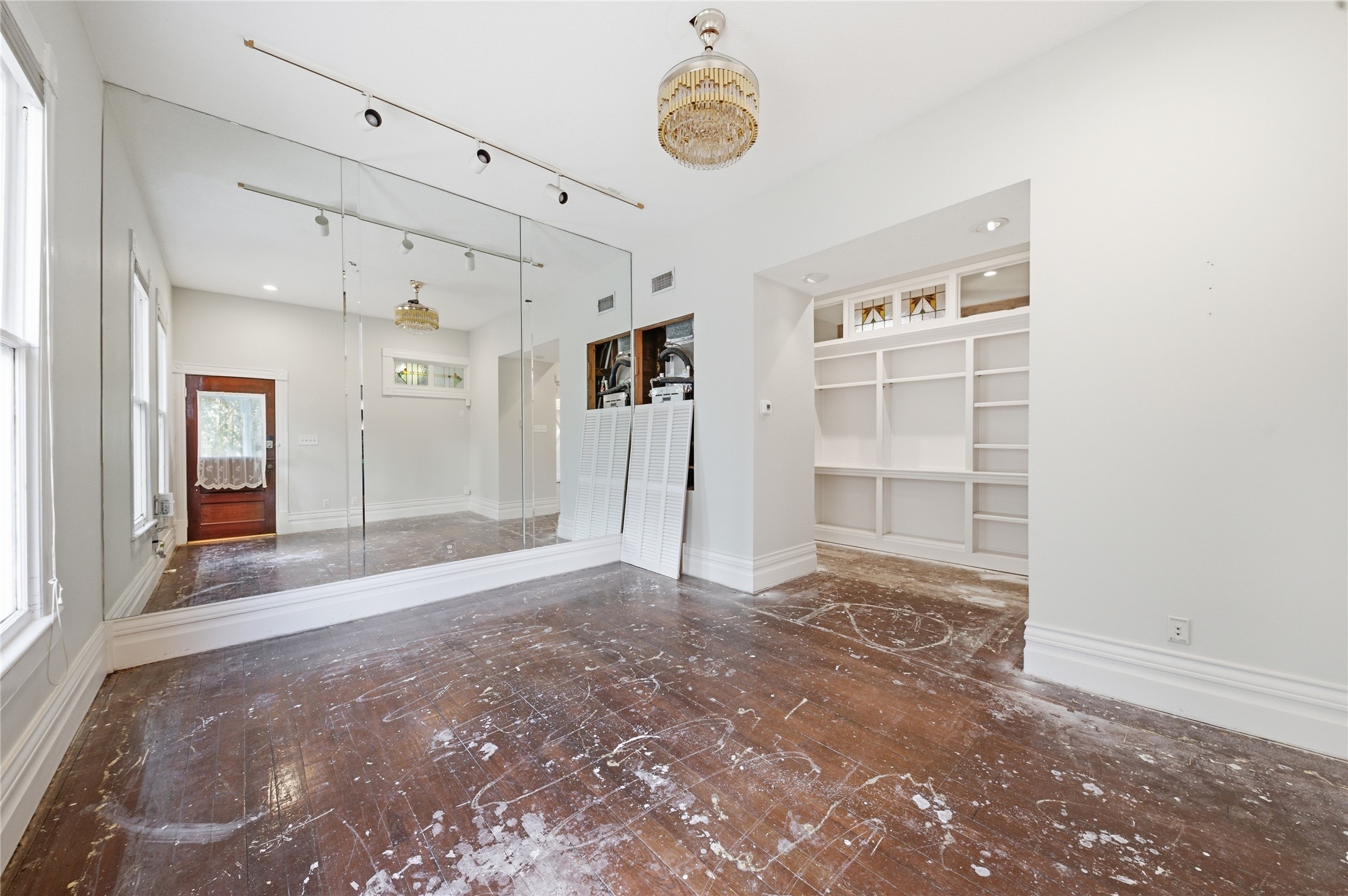 1007 Heights Boulevard Houston, TX 77008 - Photo 10 of 50 a view of an empty room with a window