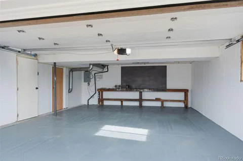 a view of livingroom with furniture