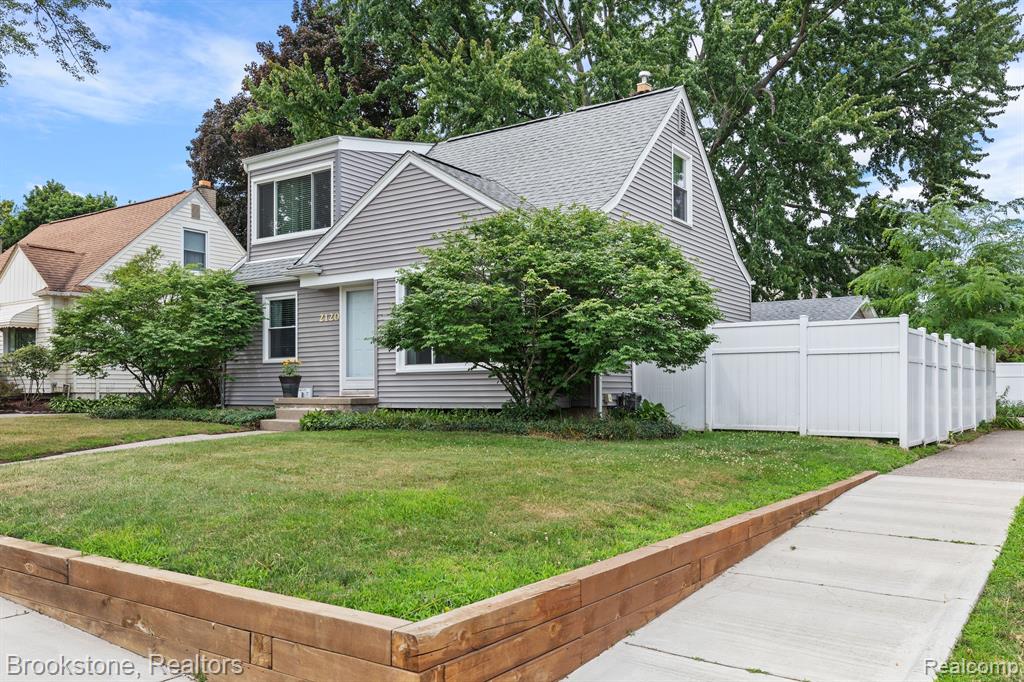 2120 Oxford Road Berkley, MI 48072 - Photo 2 of 42