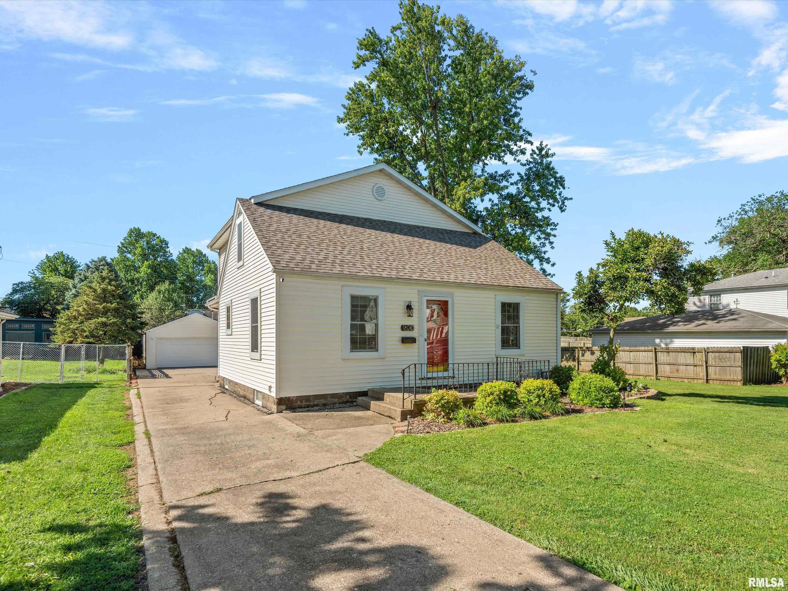 1620 Reed Avenue Springfield, IL 62704 - Photo 2 of 44 Gallery Image 2