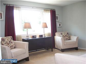 8423 Ridgeway Street Philadelphia, PA 19111 - Photo 2 of 12 Living Room