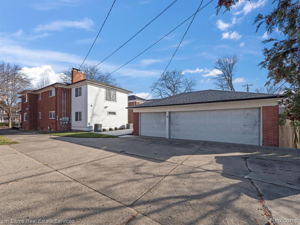 895 Harcourt Road Grosse Pointe Park, MI 48230 - Photo 17 of 17