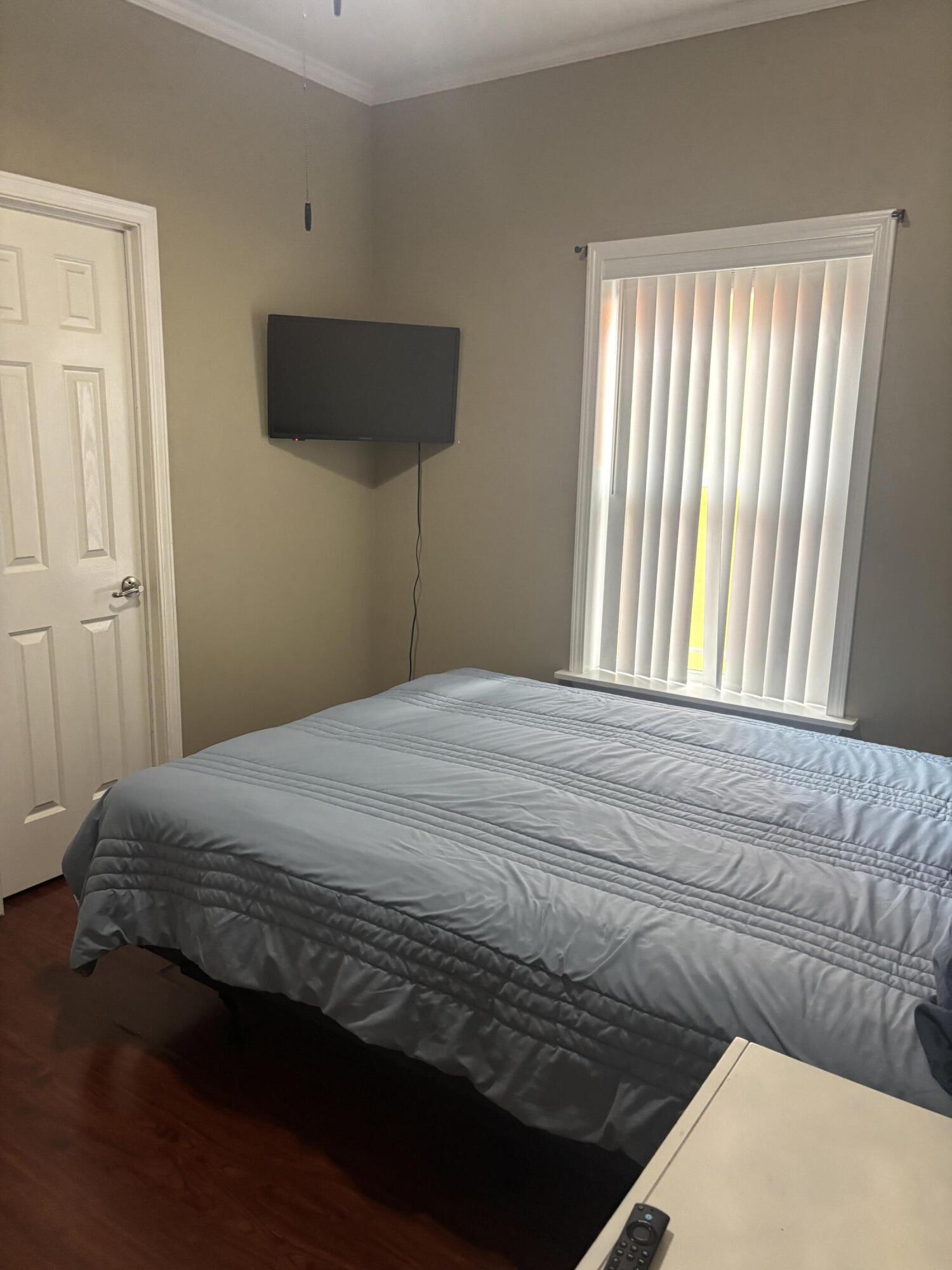 210 West 2nd Court Key Largo, FL 33037 - Photo 17 of 30 a bedroom with a bed and a window