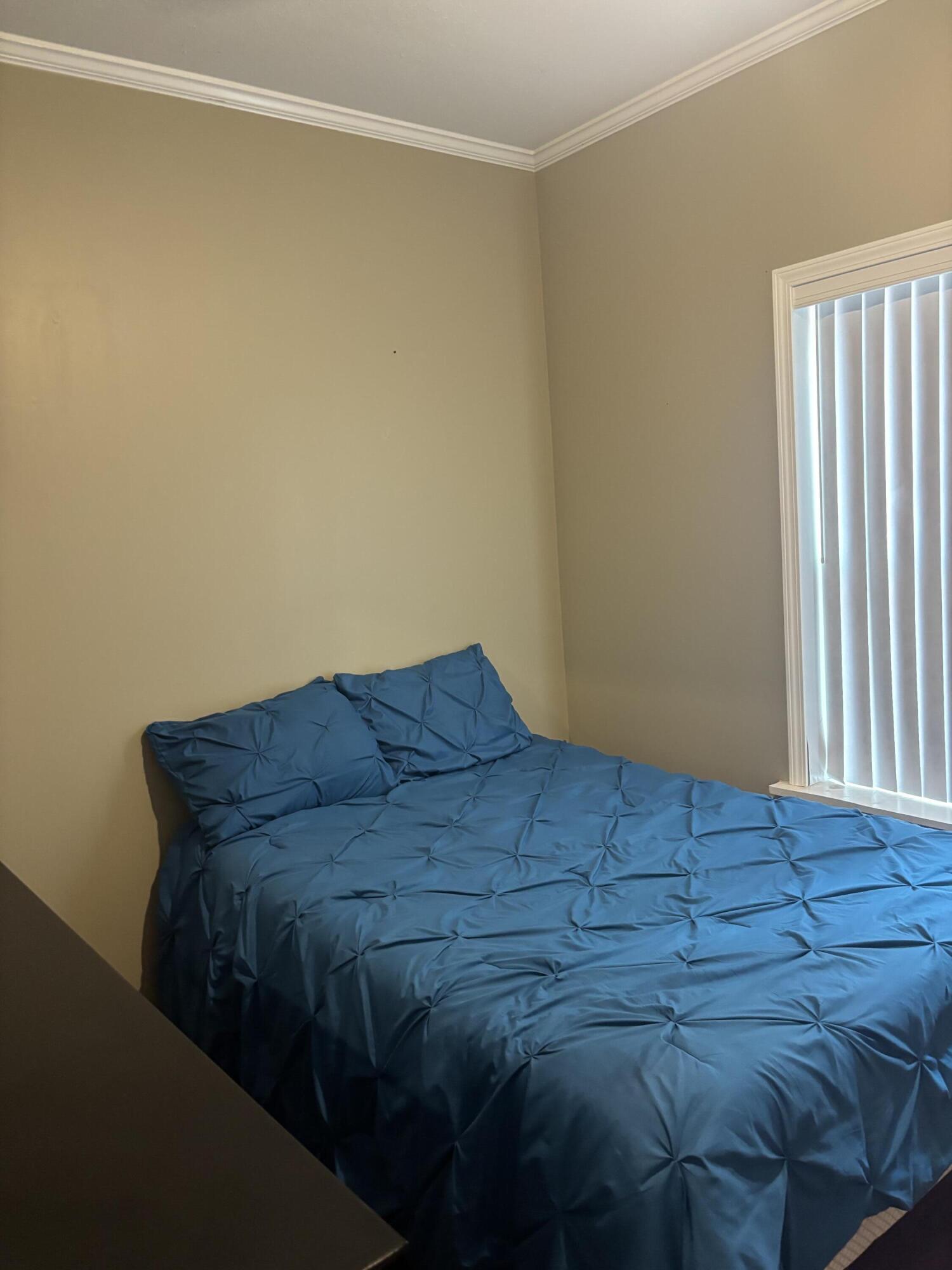 210 West 2nd Court Key Largo, FL 33037 - Photo 21 of 30 a bed sitting in a bedroom next to a window