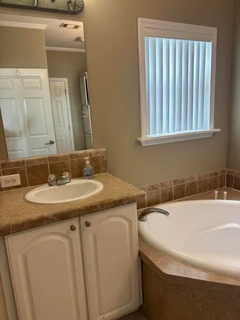 $3,900 | 210 West 2nd Court, Key Largo, FL 33037