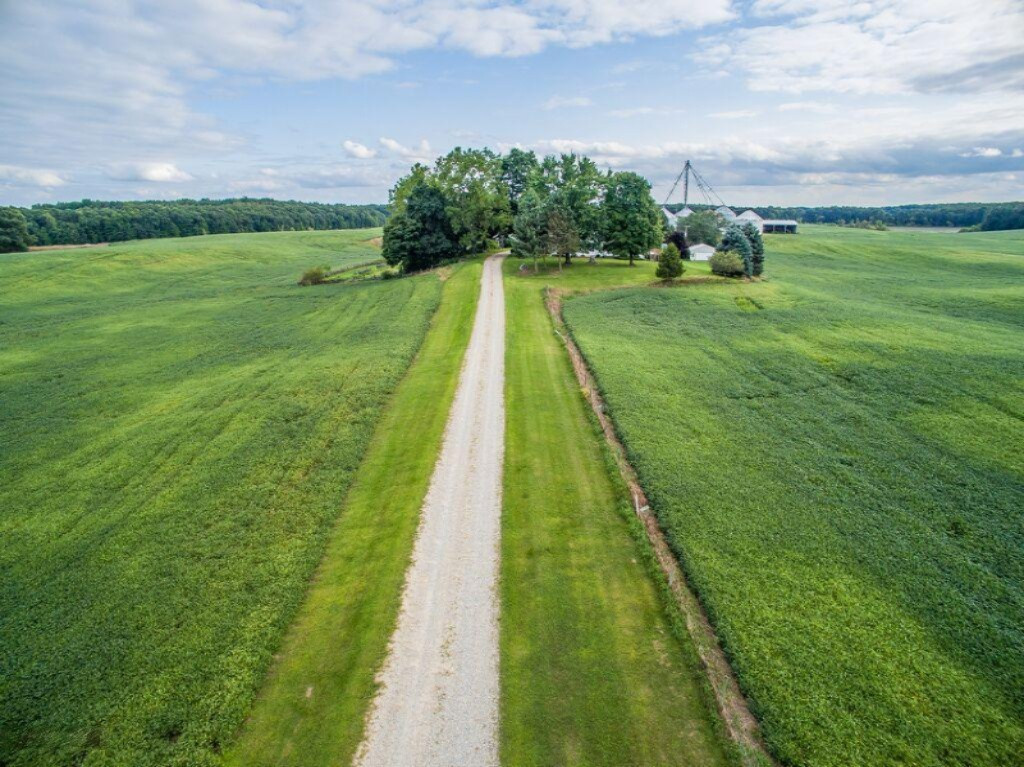 9491 Milo Road Plainwell, MI 49080 - Photo 3 of 65 Drive up to Home