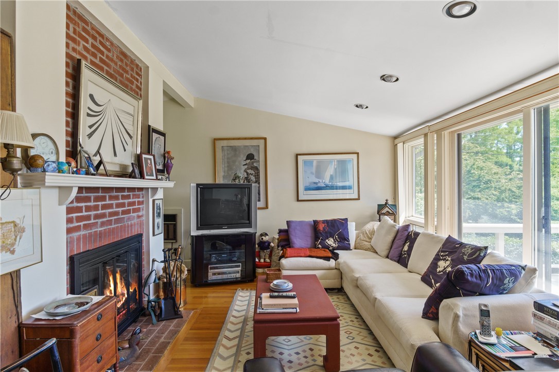 17 Shore Road Bristol, RI 02809 - Photo 13 of 32