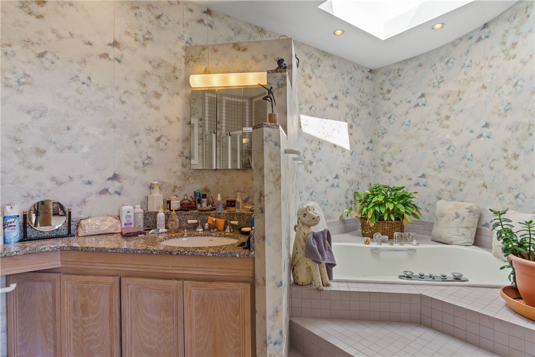 17 Shore Road Bristol, RI 02809 - Photo 20 of 32