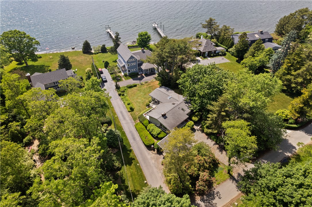 17 Shore Road Bristol, RI 02809 - Photo 3 of 32