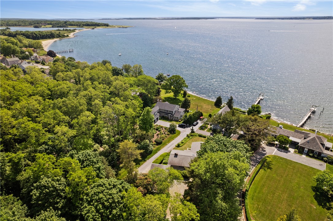 17 Shore Road Bristol, RI 02809 - Photo 4 of 32