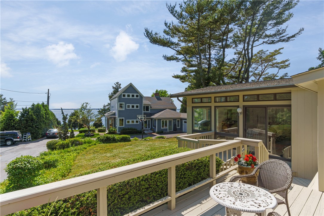 17 Shore Road Bristol, RI 02809 - Photo 7 of 32