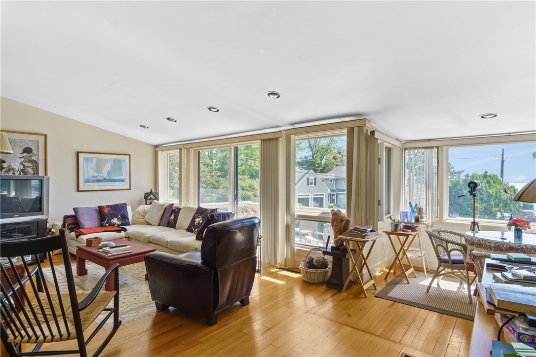 17 Shore Road Bristol, RI 02809 - Photo 9 of 32