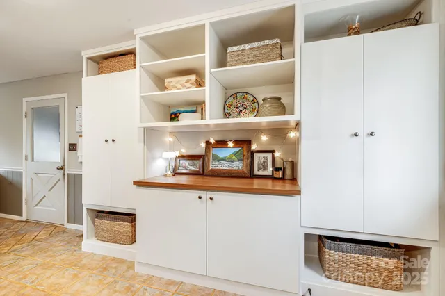 $579,000 | 15 Crest Cir Drive, Weaverville, NC 28787