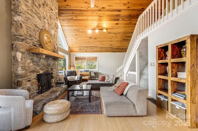 $579,000 | 15 Crest Cir Drive, Weaverville, NC 28787