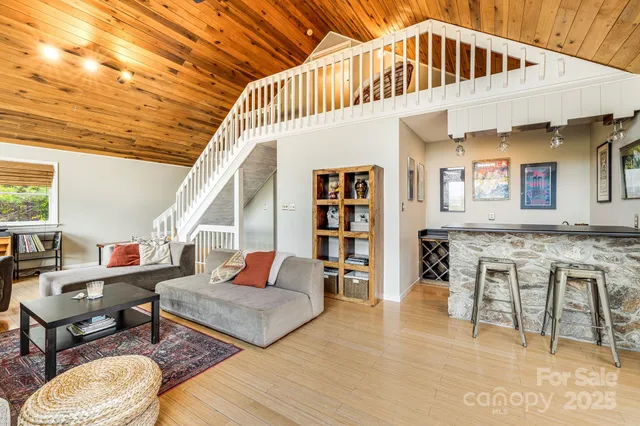 $579,000 | 15 Crest Cir Drive, Weaverville, NC 28787