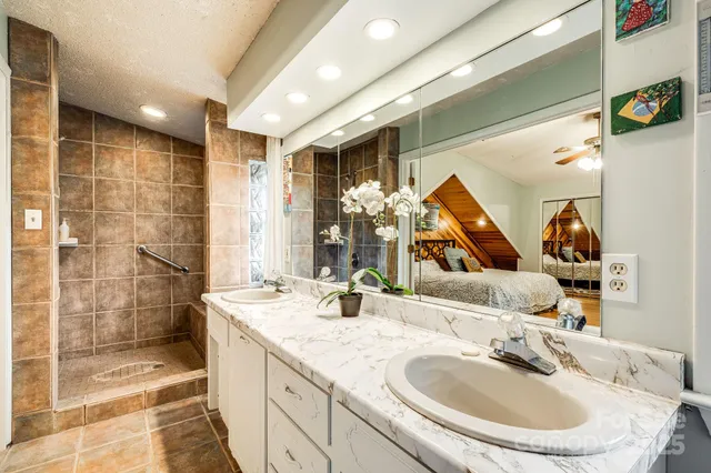 $579,000 | 15 Crest Cir Drive, Weaverville, NC 28787