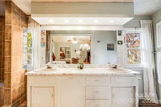 $579,000 | 15 Crest Cir Drive, Weaverville, NC 28787